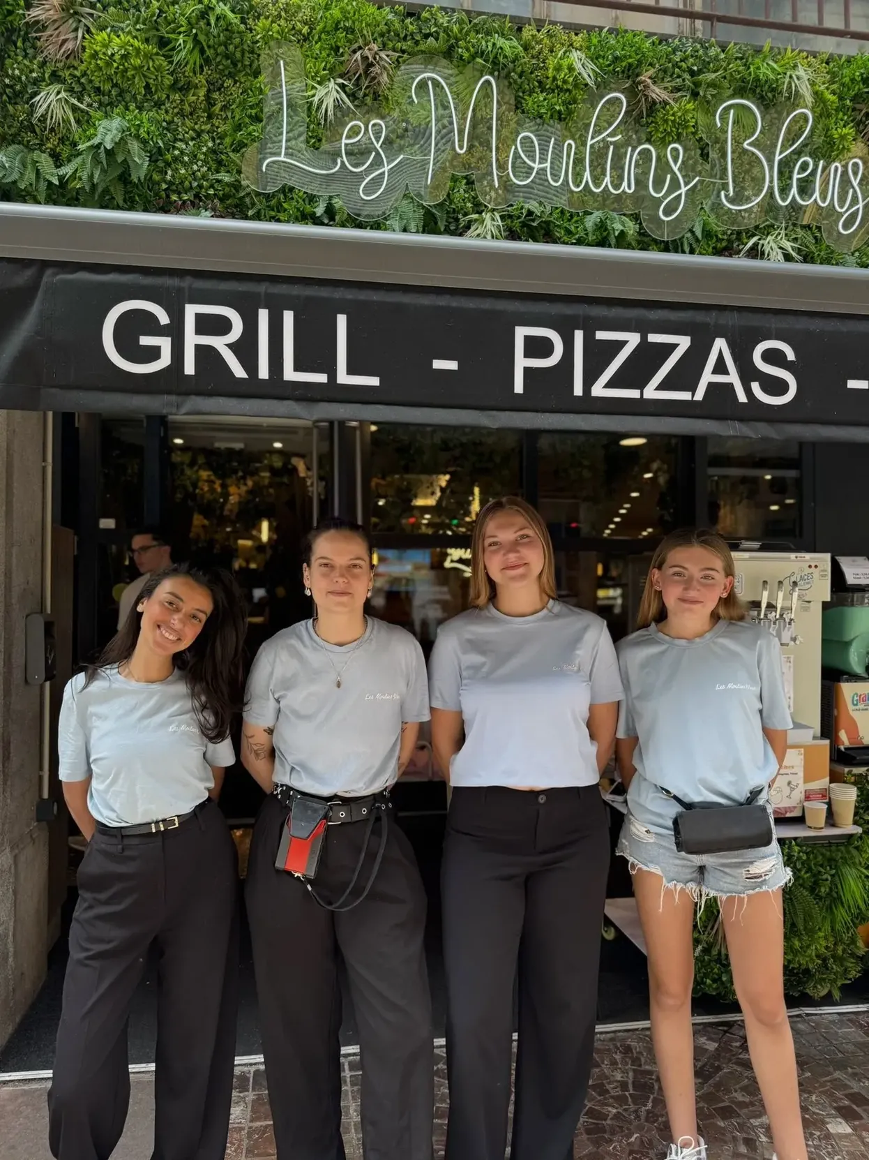 Equipe du restaurant les moulins bleus