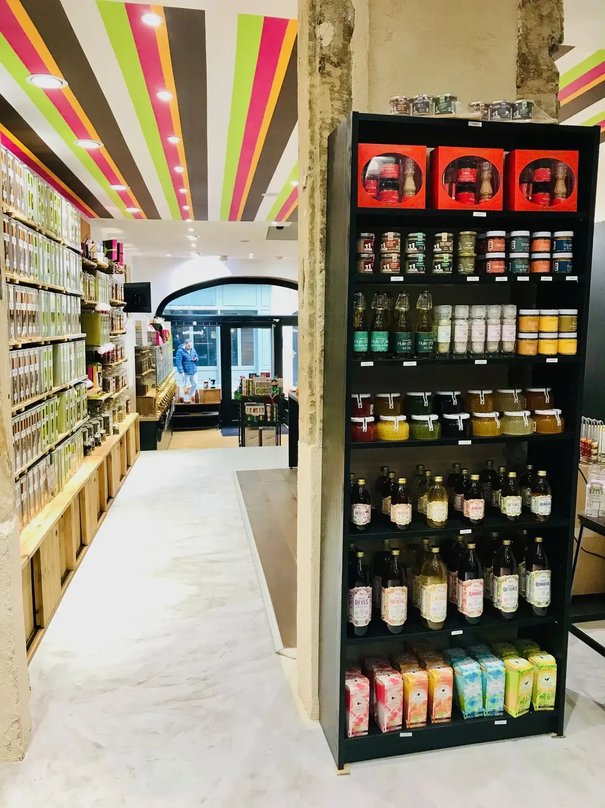 Intérieur de la boutique les comptoirs thé café