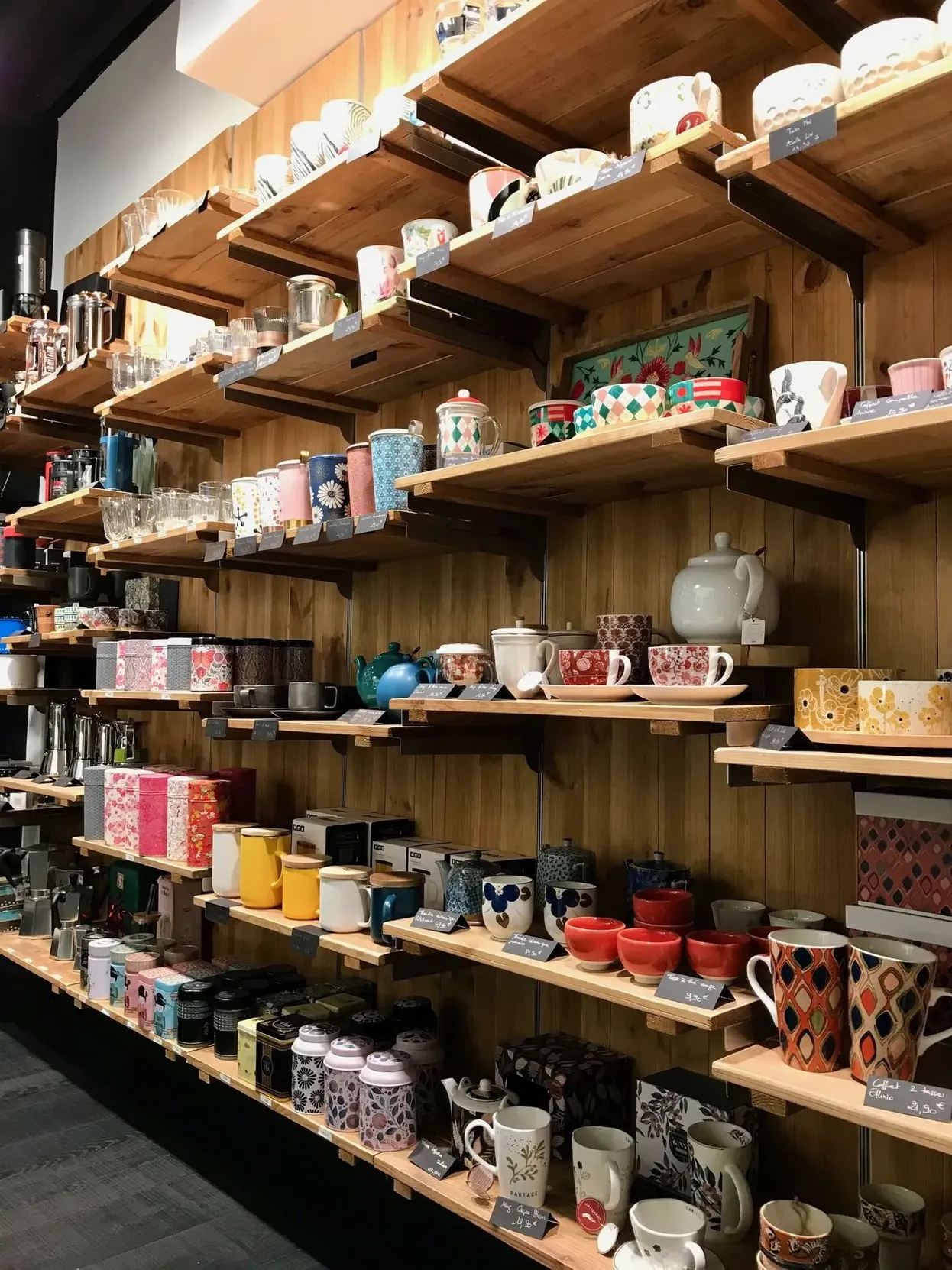 Intérieur de la boutique les comptoirs thé café