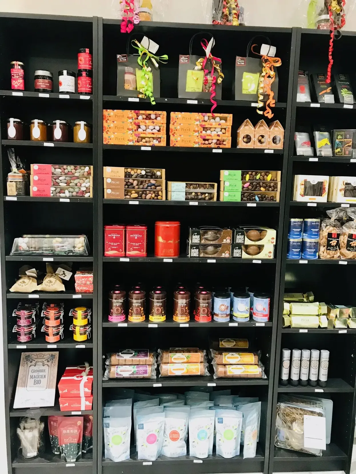 Intérieur de la boutique les comptoirs thé café