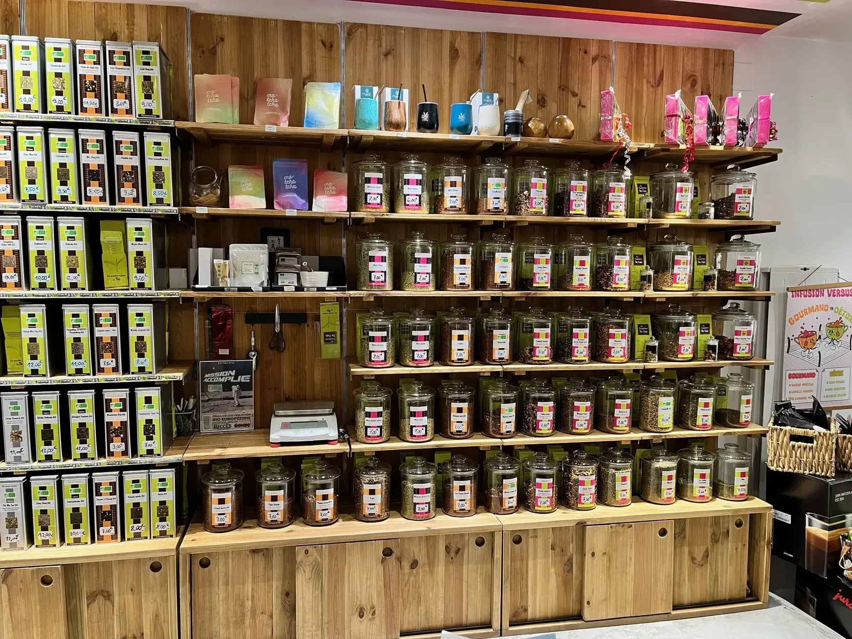 Intérieur de la boutique les comptoirs thé café