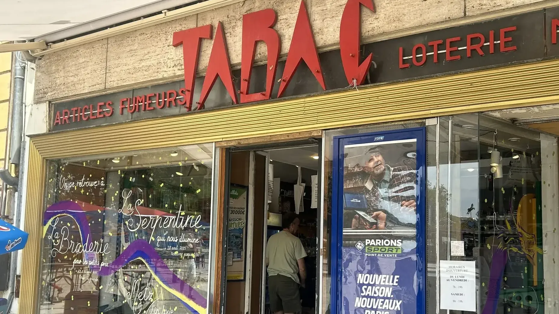 Devanture du tabac le Smiley