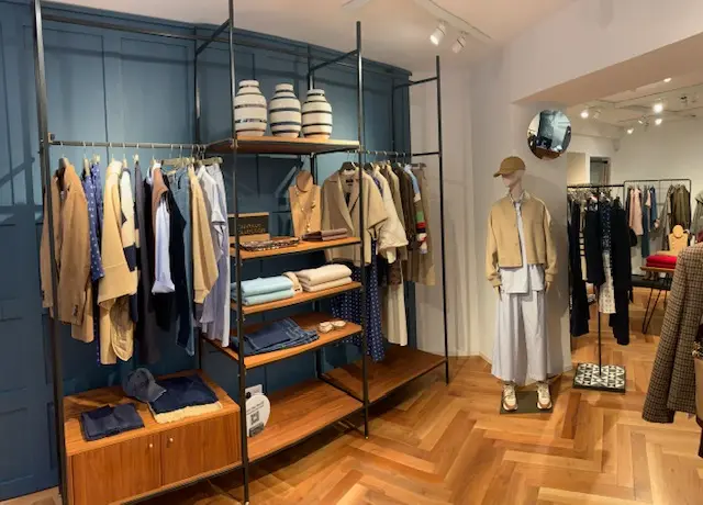 Intérieur de la boutique Weekend MaxMara à Metz