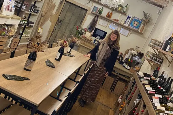 Intérieur de la Cave Soif de Curiosité à Metz