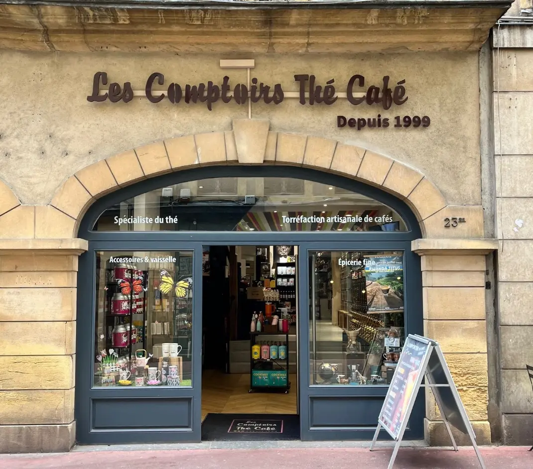 Devanture de la boutique les comptoirs thé café