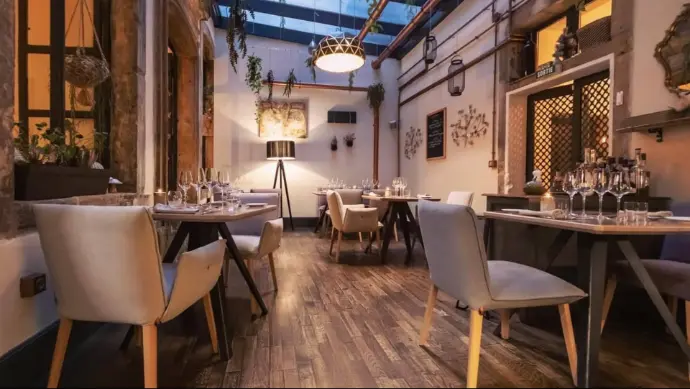 Devanture restaurant derrière à Metz