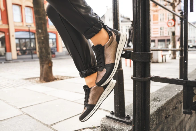 Paires de baskets de la marque Ara shoes