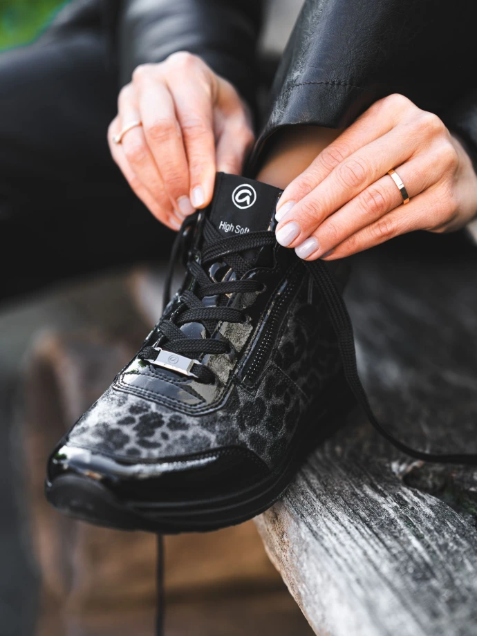 Paires de baskets de la marque Ara shoes