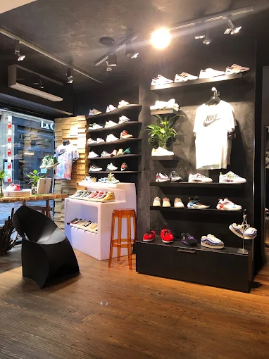 Intérieur de la boutique Le Vestiaire à Metz