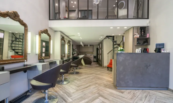Intérieur du salon de coiffure Citronelle