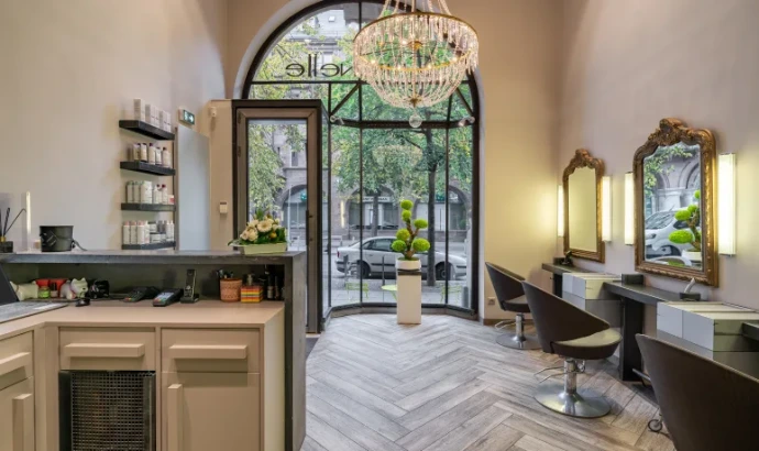 Intérieur du salon de coiffure Citronelle