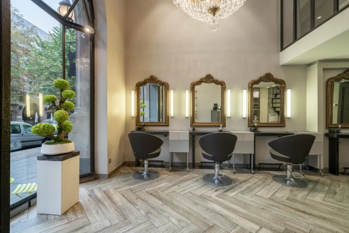 Intérieur du salon de coiffure Citronelle