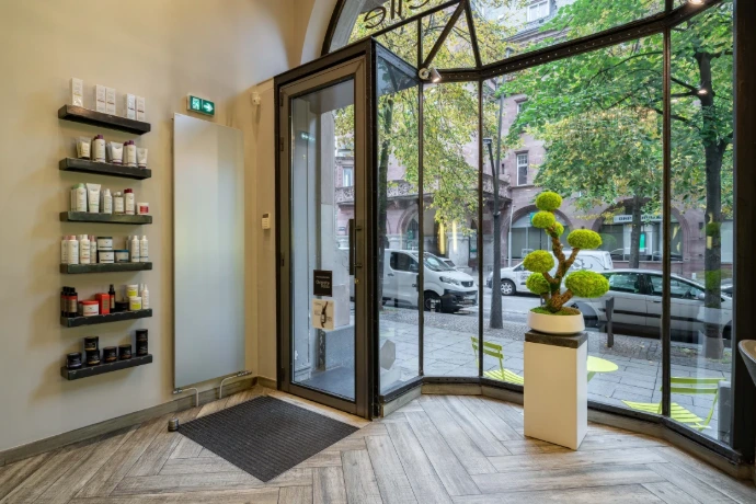 Intérieur du salon de coiffure Citronelle