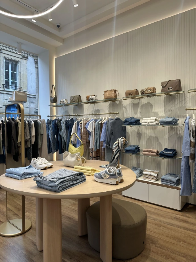 Intérieur de la boutique LIU JO à Metz