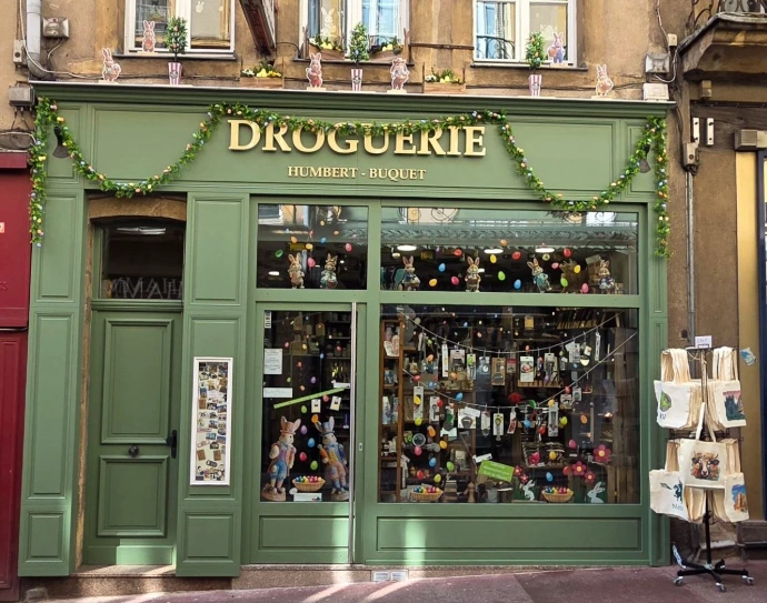 Devanture de la Droguerie Humbert située en Fournirue à Metz