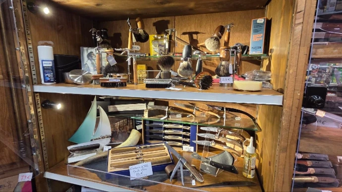 Intérieur de la Droguerie Humbert située en Fournirue à Metz