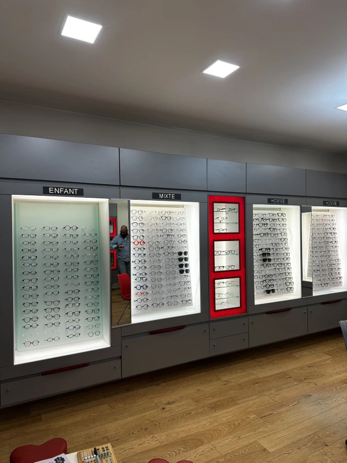 Intérieur de la boutique MV optique rue de la tête d'or à Metz
