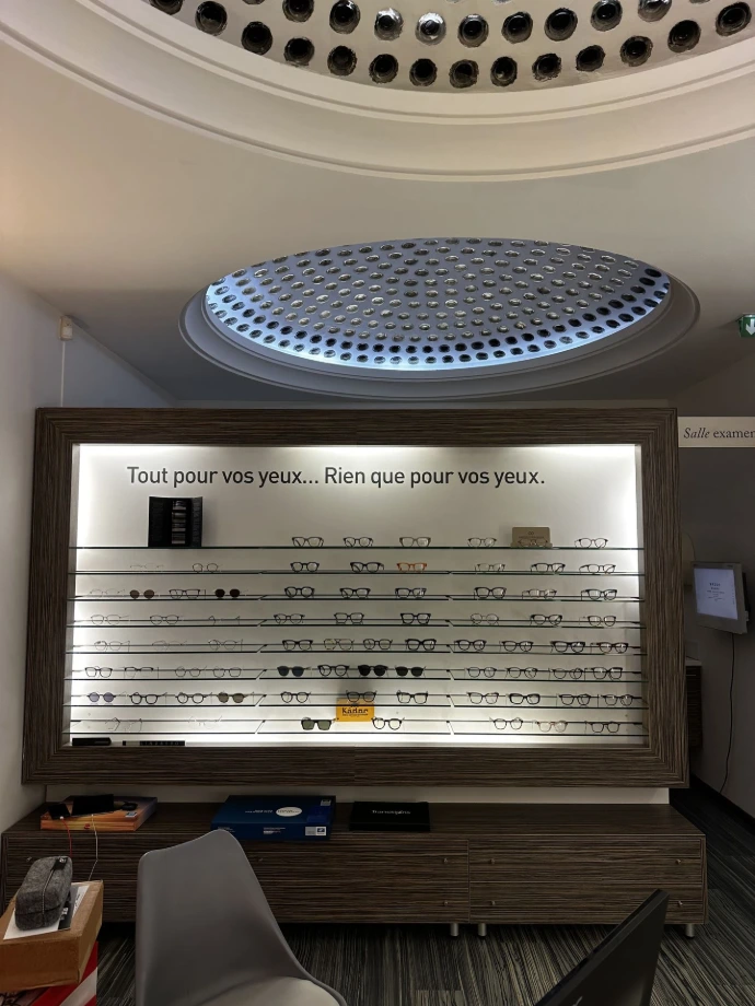 Intérieur de la boutique MV optique rue de la tête d'or à Metz