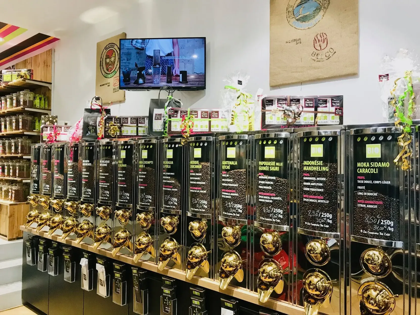 Intérieur de la boutique les comptoirs thé café